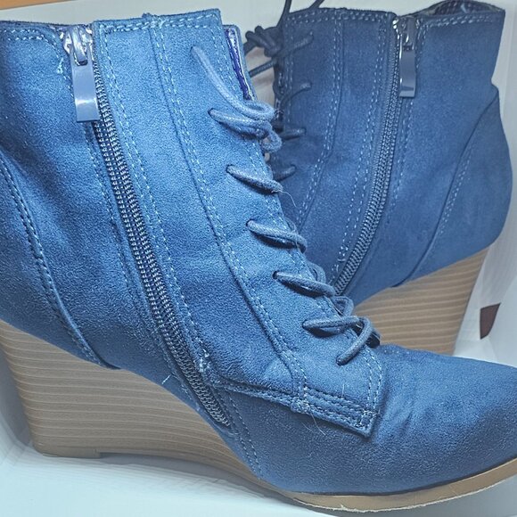 Juicy Couture Blue Wedge Shoe - Picture 2 of 4